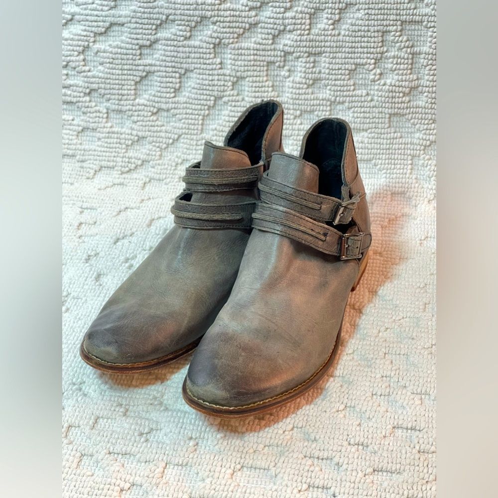 Free People Braeburn Grey Distressed Leather Ankle Booties Euro SZ 38 US 7.5